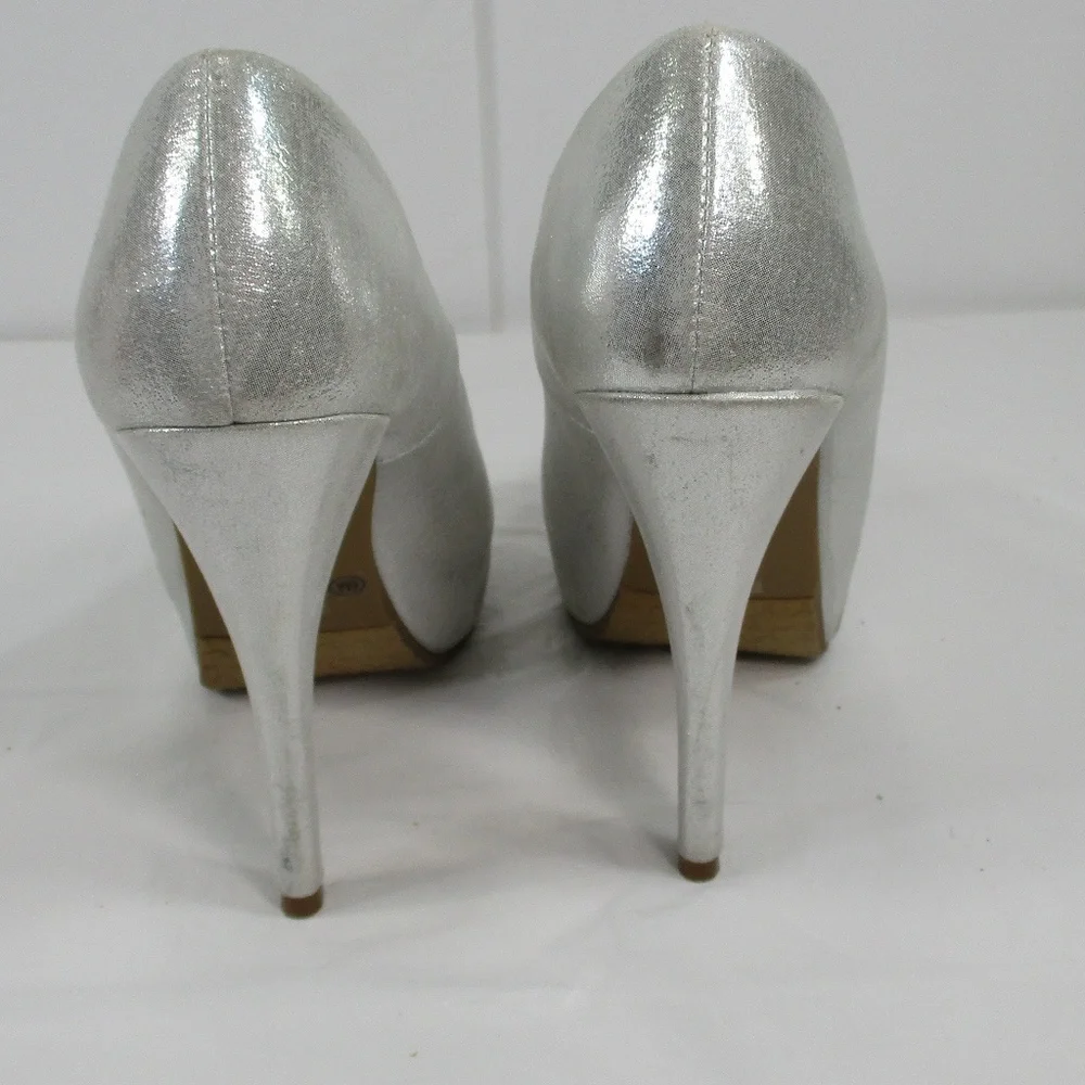 CL by LAUNDRY Silver Platform Heels Size 6